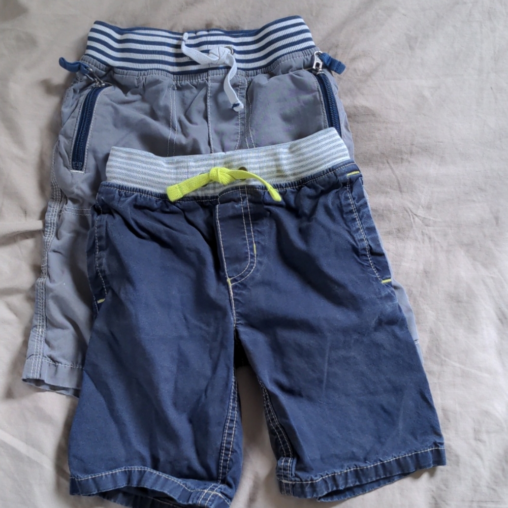 Set of 2 Mini Boden fast drying shorts size 5